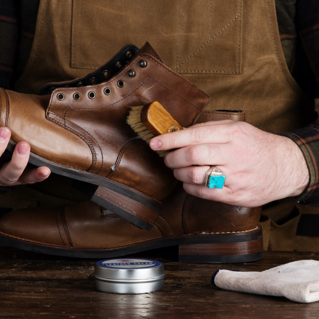 Cobbler's Choice Shoe Polishing Brush - Image 4