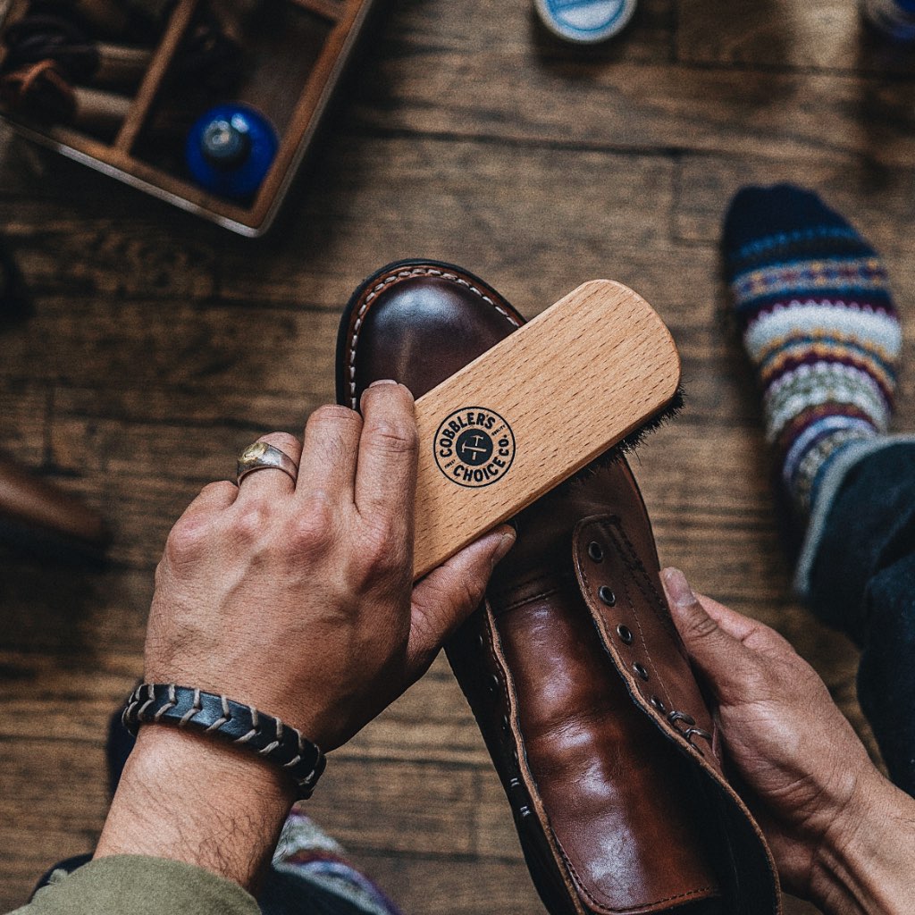 Cobbler's Choice Premium Shoe Brush | Tan - Image 3